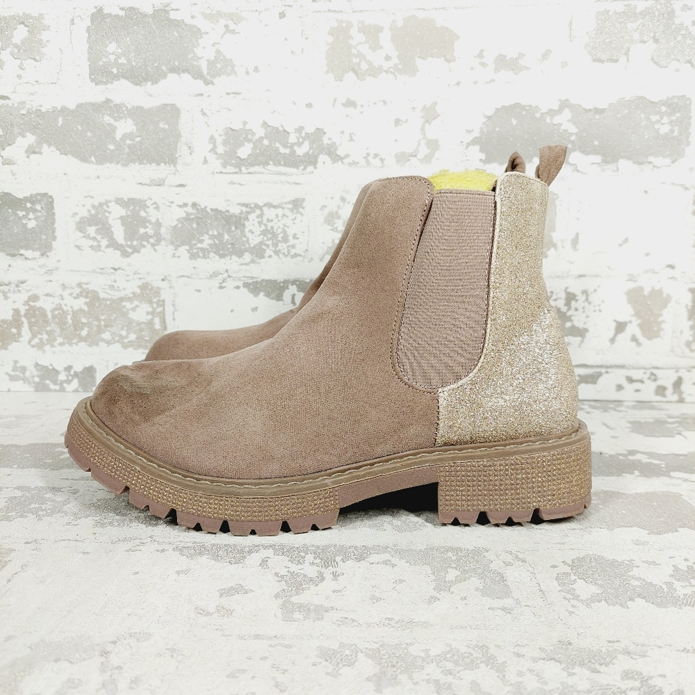 New Steve Madden Howler Tan Suede Chelsea Lug Sole Ankle Boots i612